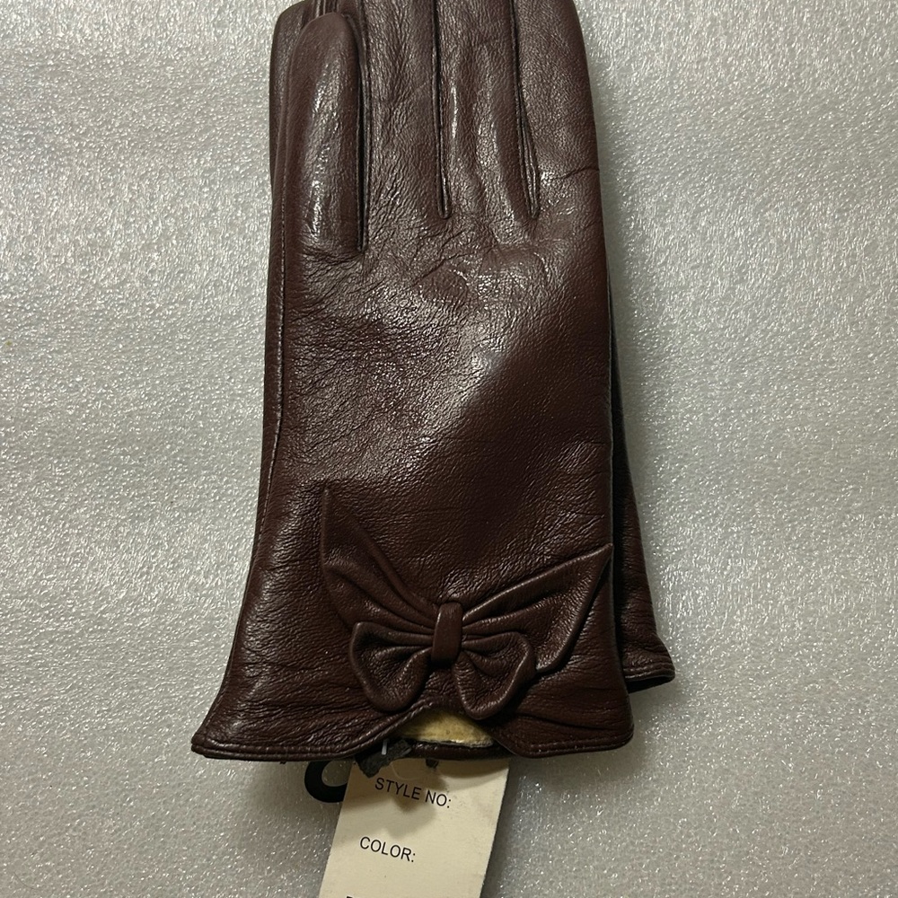 Woman Elegant Brown Leather Gloves with Bow Accent